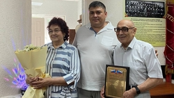 Глава Ессентуков поздравил семьи, прожившие в браке 45 и 55 лет 