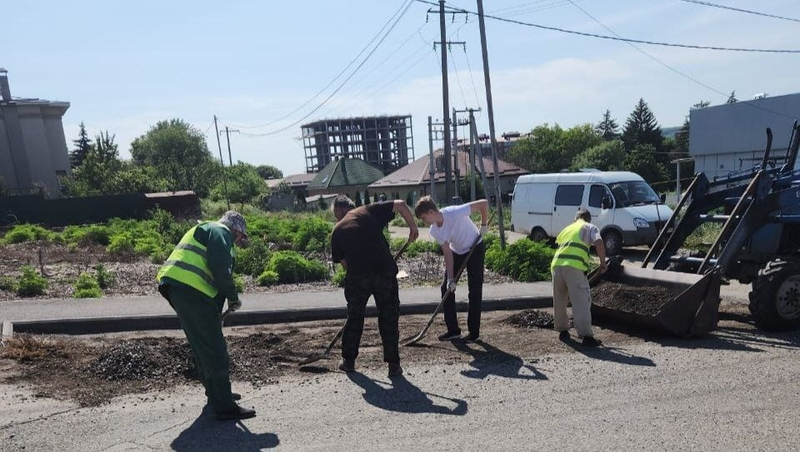 Шесть «КАМАЗов» мусора вывезли с ессентукского кладбища