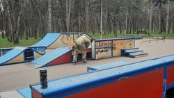 Испорченную вандалами скейт-площадку чинят в Ессентуках