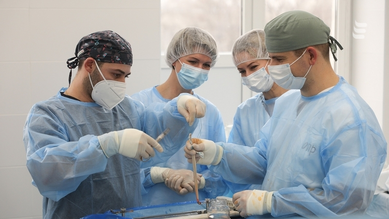 Хирурги ессентукской больницы вырезали огромную селезёнку у пациентки