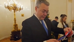Глава Ставрополья Владимиров подарит фотоаппарат девочке из ЛНР