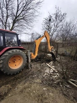 Специалисты чистят канализацию по улице Энгельса в Ессентуках