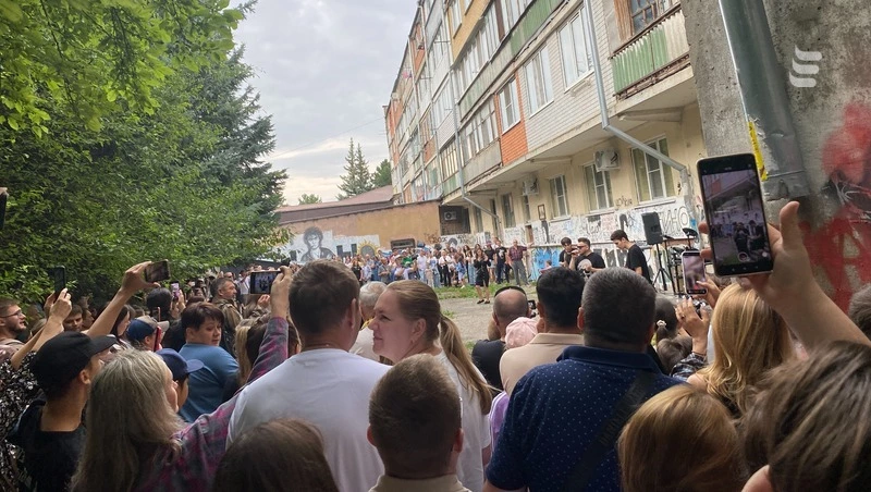 Четыре часа шёл памятный концерт у «Стены Цоя» в Ессентуках