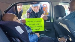 Сотрудники ГИБДД в Ессентуках проверили работу такси вместе с детсадовцами