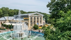 В Ессентуках открылась выставка картин с пейзажами Крыма