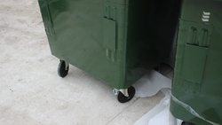 Жители Ессентуков с улицы России вынуждены носить мусор в соседний переулок