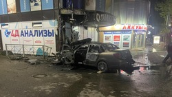 Автомобили и медучреждение загорелись в Ессентуках по вине водителя-бесправника  