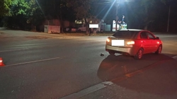 Переходившую в неположенном месте дорогу женщину сбили в Ессентуках