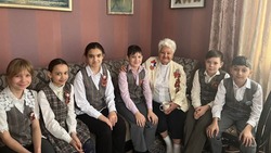 Учащиеся ессентукской гимназии «Интеллект» навестили ветеранов ВОВ и детей войны