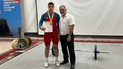 Тяжелоатлеты Ессентуков привезли три медали с краевых соревнований