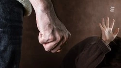 В Ессентуках мужчина избил клиента своего сына после вопроса о ремонте смартфона