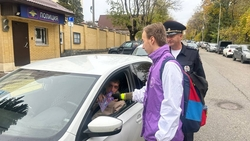 Автоинспекторы и волонтёры поздравили водителей Ессентуков с Днём автомобилиста