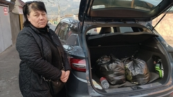 Жительница Кисловодска передала бойцам на СВО тёплые носки и угощения