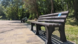 В Ессентуках установили необычные скамейки из пластика