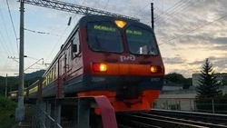 Электричка насмерть сбила человека в районе Боргустанского шоссе в Ессентуках