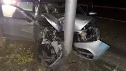 Двое взрослых и младенец пострадали, врезавшись на машине в столб в Ессентуках
