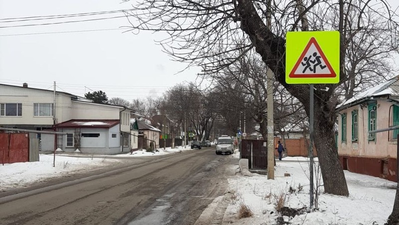Более 60 дорожных знаков установят вблизи школ в Ессентуках