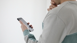 Мужчина из Ессентуков, присвоивший себе чужой телефон, получил штраф