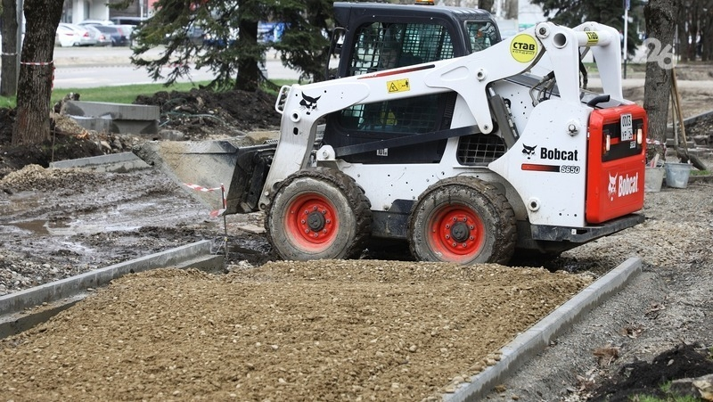 Глава Ессентуков проверил ход благоустройства в городе