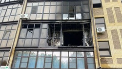 Спасатели эвакуировали 50 жильцов из горящего дома в Ессентуках